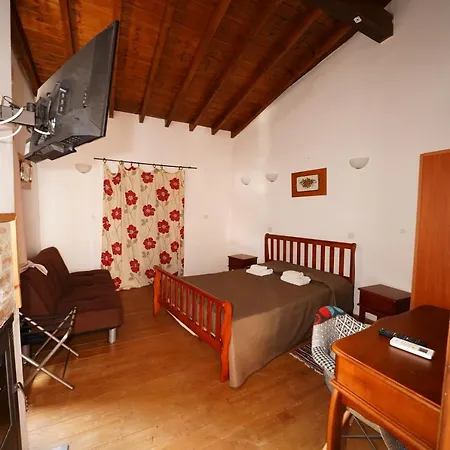 بيت ريفي Linos 3*