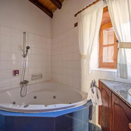 بيت ريفي Linos